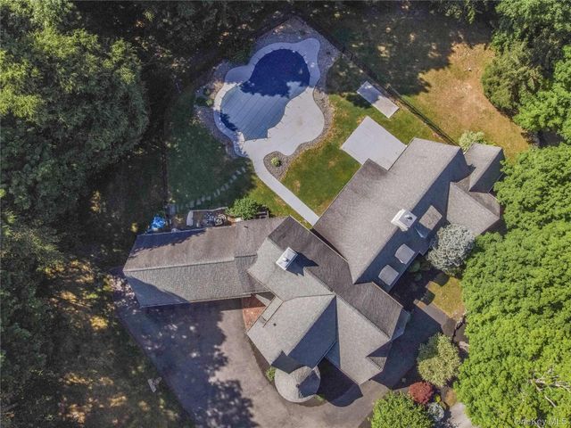 10 Greenwich Avenue, Central Valley, NY 10917