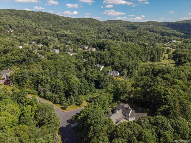 10 Greenwich Avenue, Central Valley, NY 10917