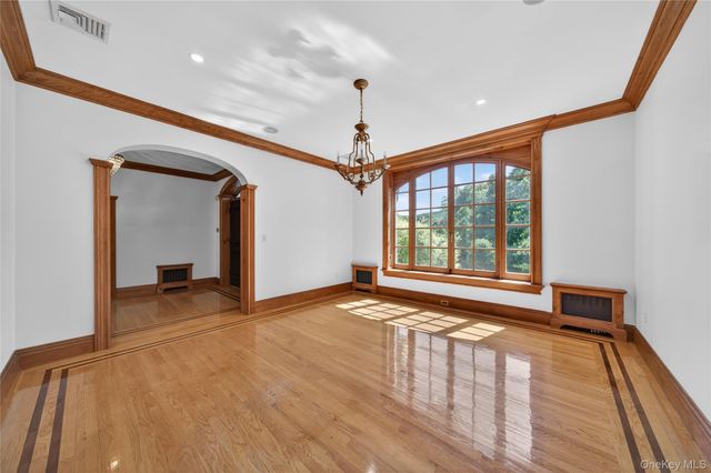 10 Greenwich Avenue, Central Valley, NY 10917