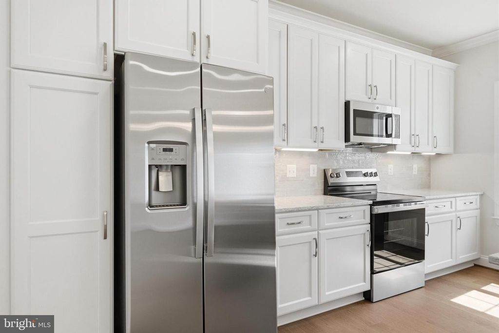 Image 10 of property listing at 104 POTOMAC CT, Prince Frederick, MD 20678