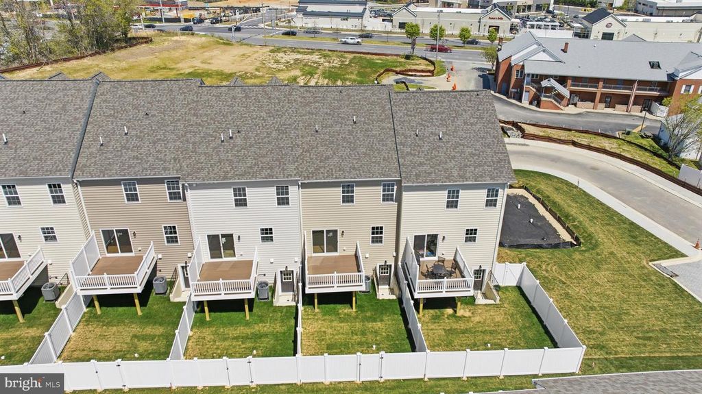 Image 3 of property listing at 104 POTOMAC CT, Prince Frederick, MD 20678