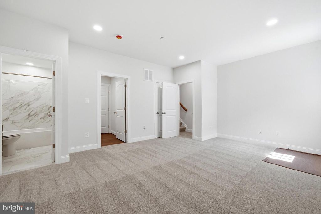 Image 31 of property listing at 104 POTOMAC CT, Prince Frederick, MD 20678