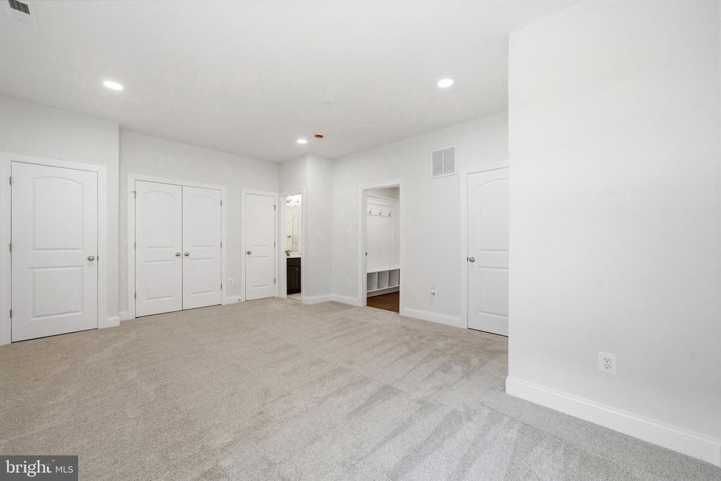 Image 33 of property listing at 104 POTOMAC CT, Prince Frederick, MD 20678