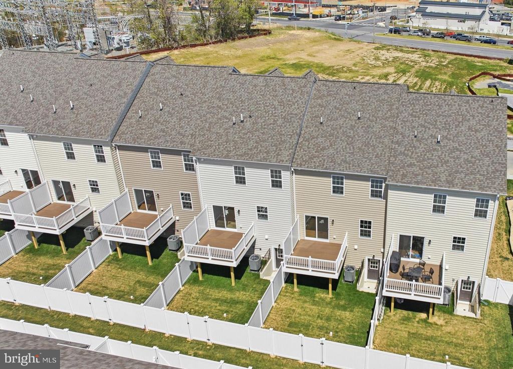 Image 4 of property listing at 104 POTOMAC CT, Prince Frederick, MD 20678