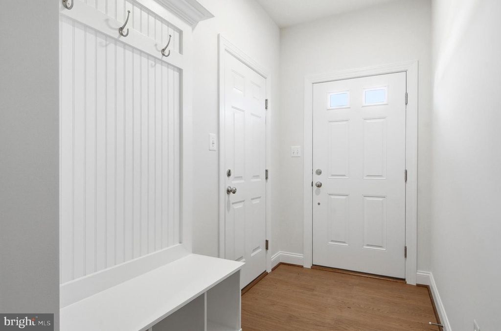 Image 5 of property listing at 104 POTOMAC CT, Prince Frederick, MD 20678