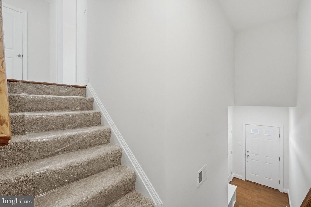 Image 6 of property listing at 104 POTOMAC CT, Prince Frederick, MD 20678