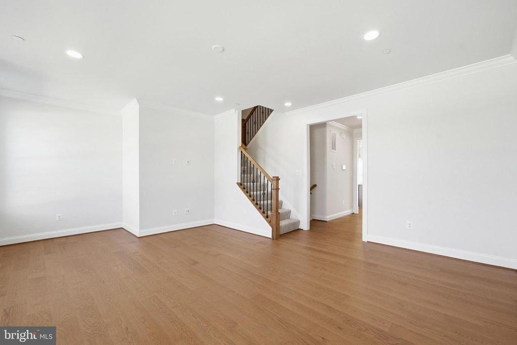 Image 7 of property listing at 104 POTOMAC CT, Prince Frederick, MD 20678