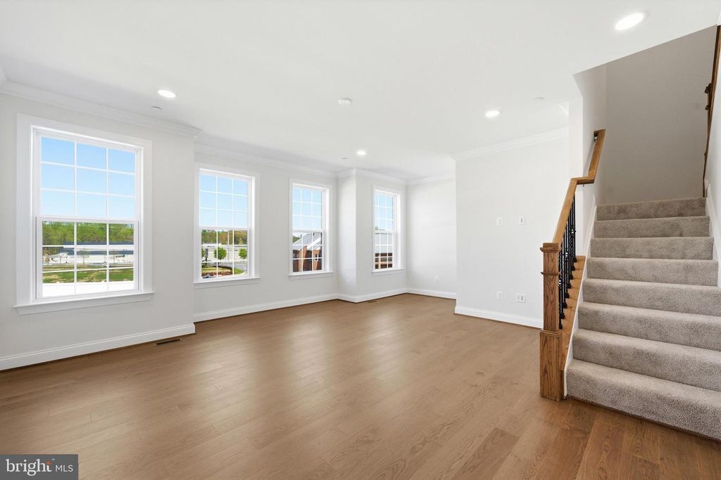 Image 8 of property listing at 104 POTOMAC CT, Prince Frederick, MD 20678