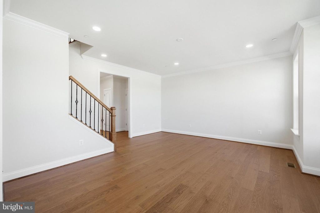 Image 9 of property listing at 104 POTOMAC CT, Prince Frederick, MD 20678