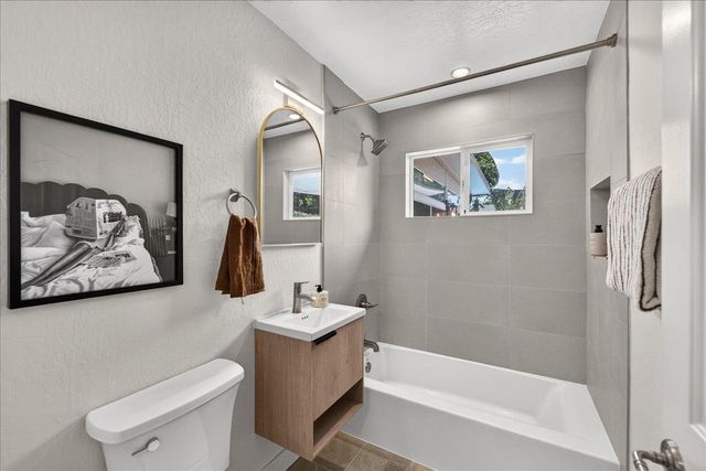 2130 Roenoke Way, San Jose, CA 95128