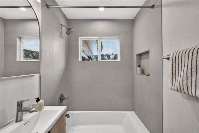 2130 Roenoke Way, San Jose, CA 95128