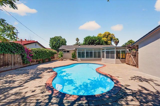 2130 Roenoke Way, San Jose, CA 95128