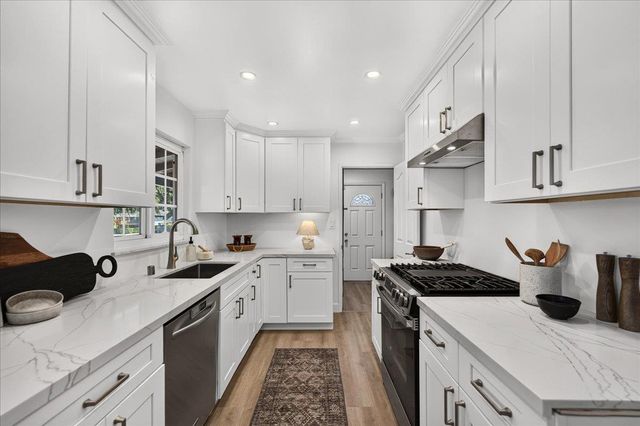 2130 Roenoke Way, San Jose, CA 95128
