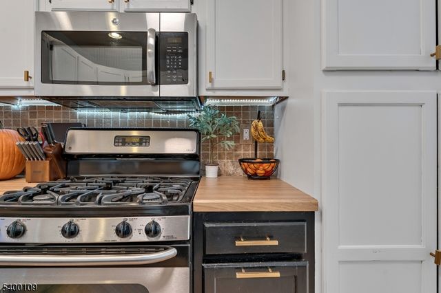 818 Magnolia Ln, Branchburg Twp., NJ 08876