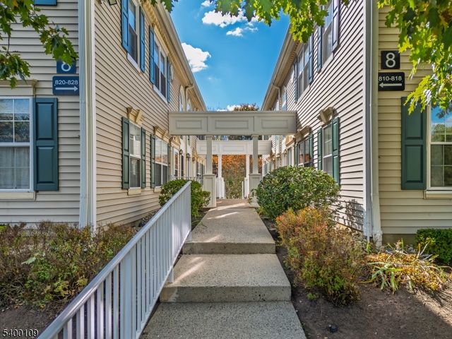 818 Magnolia Ln, Branchburg Twp., NJ 08876