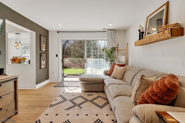 818 Magnolia Ln, Branchburg Twp., NJ 08876