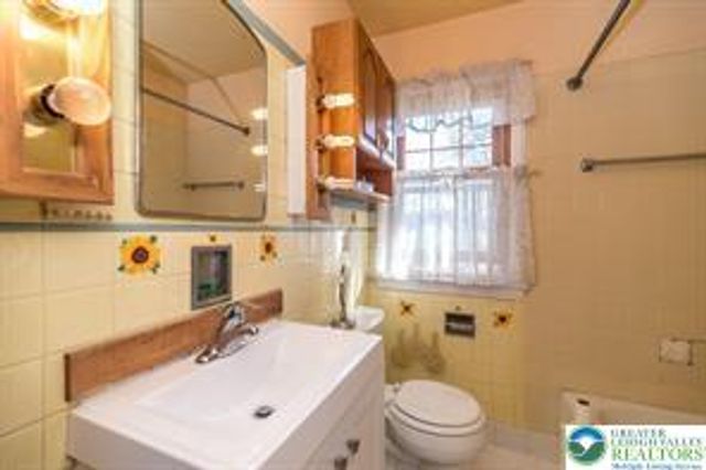 520 Thomas Street, Coopersburg Boro, PA 18036