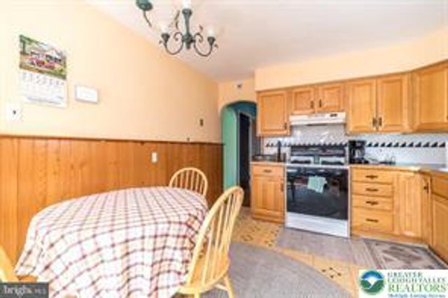 520 Thomas Street, Coopersburg Boro, PA 18036