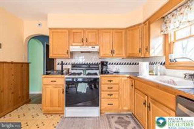 520 Thomas Street, Coopersburg Boro, PA 18036