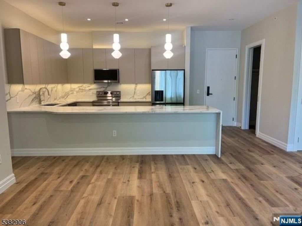 1722 Springfield Avenue 402, Maplewood, NJ 07040