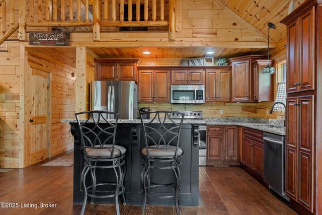 207 Ironwood Dr, Bee Spring, KY 42207