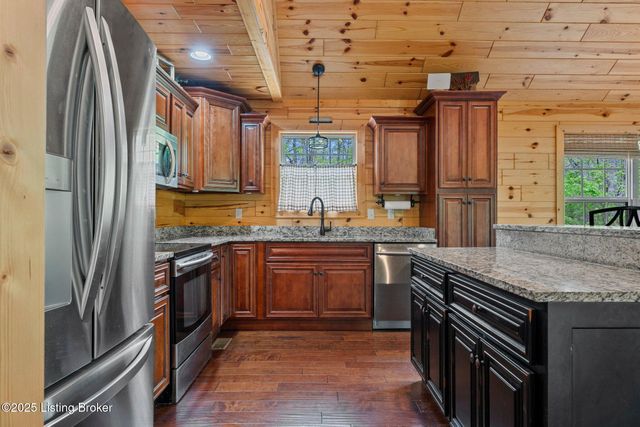 207 Ironwood Dr, Bee Spring, KY 42207