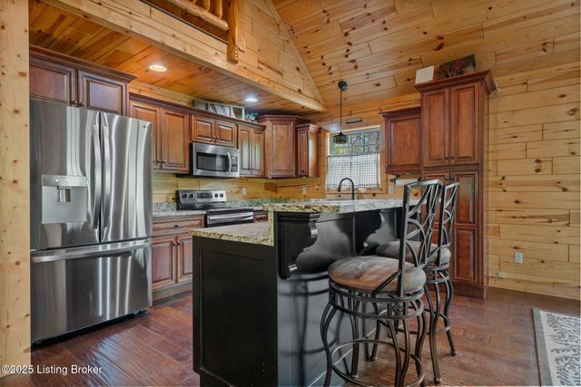 207 Ironwood Dr, Bee Spring, KY 42207