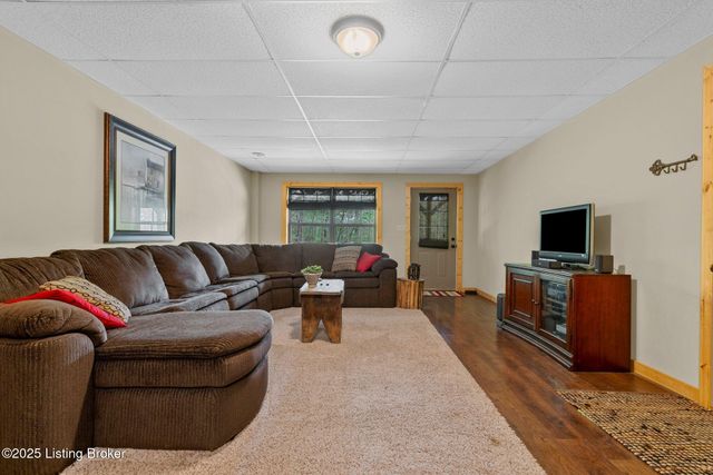 207 Ironwood Dr, Bee Spring, KY 42207