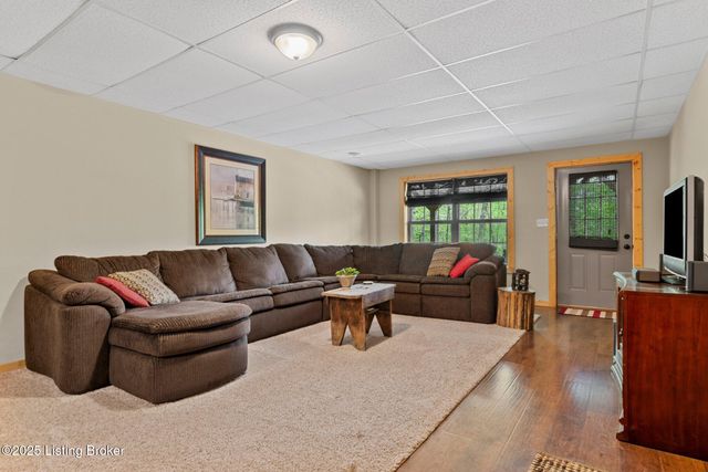 207 Ironwood Dr, Bee Spring, KY 42207