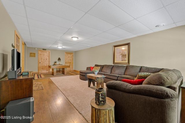 207 Ironwood Dr, Bee Spring, KY 42207