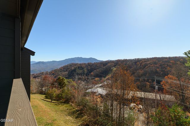 1380 Ski View Drive, Gatlinburg, TN 37738