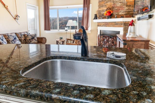 1380 Ski View Drive, Gatlinburg, TN 37738