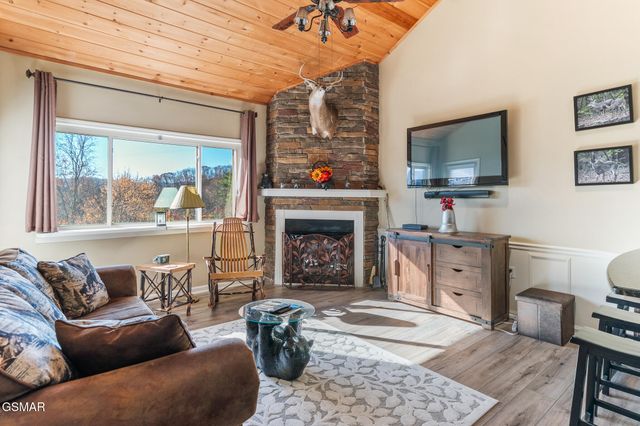 1380 Ski View Drive, Gatlinburg, TN 37738