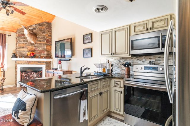 1380 Ski View Drive, Gatlinburg, TN 37738