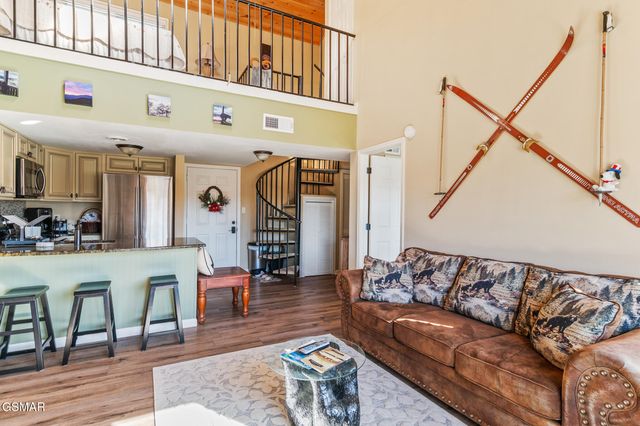 1380 Ski View Drive, Gatlinburg, TN 37738