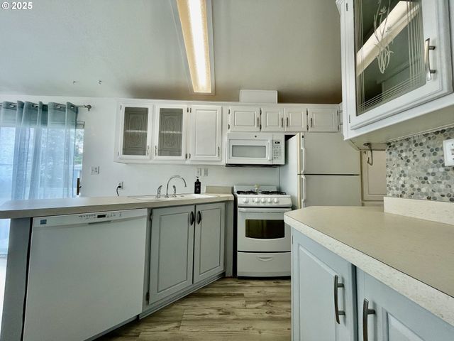 15577 HIGHWAY 101 #F3, Brookings, OR 97415