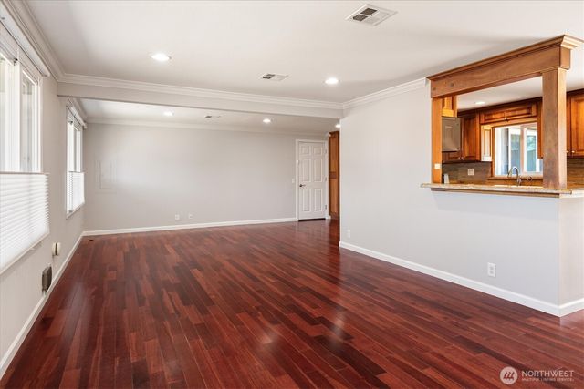 605 S 198th Street, Des Moines, WA 98148
