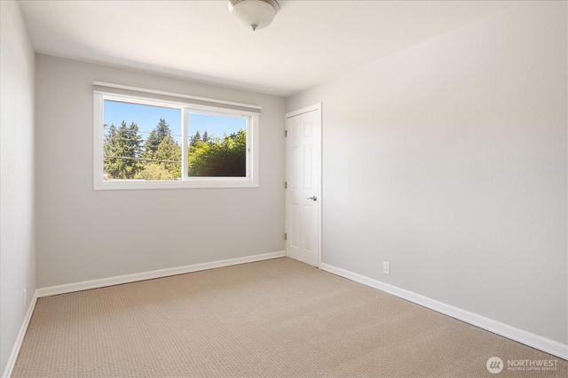 605 S 198th Street, Des Moines, WA 98148