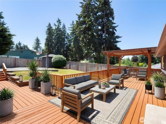 605 S 198th Street, Des Moines, WA 98148