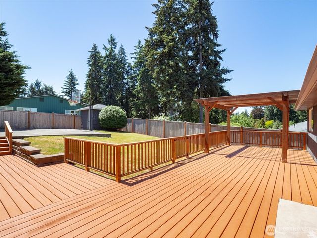 605 S 198th Street, Des Moines, WA 98148