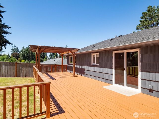 605 S 198th Street, Des Moines, WA 98148
