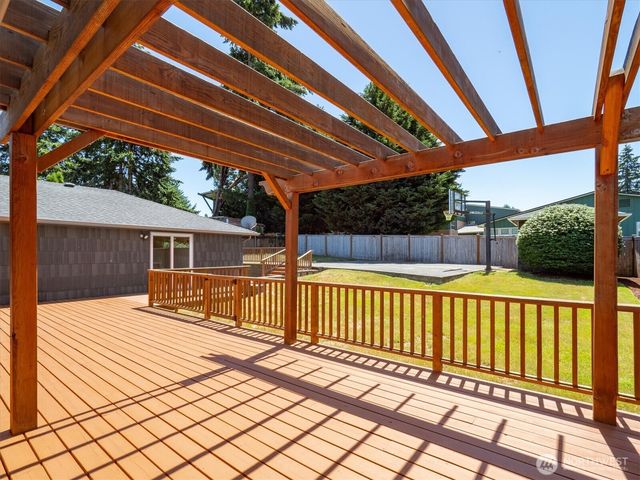 605 S 198th Street, Des Moines, WA 98148