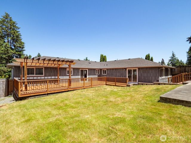 605 S 198th Street, Des Moines, WA 98148