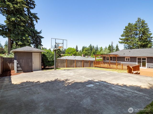 605 S 198th Street, Des Moines, WA 98148