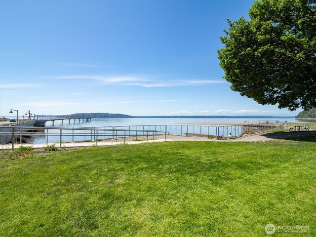 605 S 198th Street, Des Moines, WA 98148