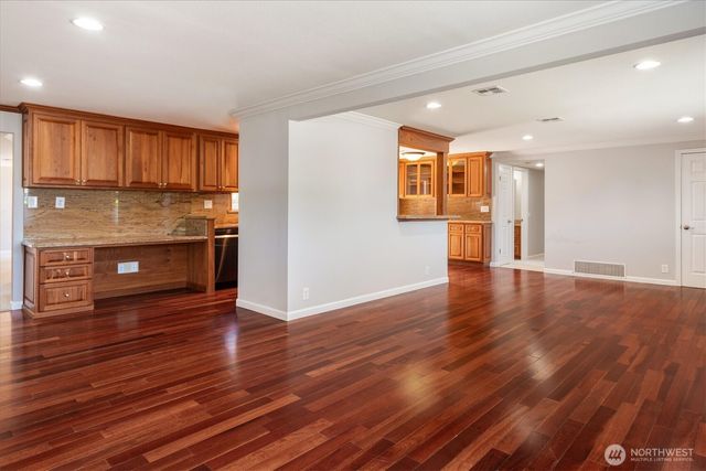 605 S 198th Street, Des Moines, WA 98148
