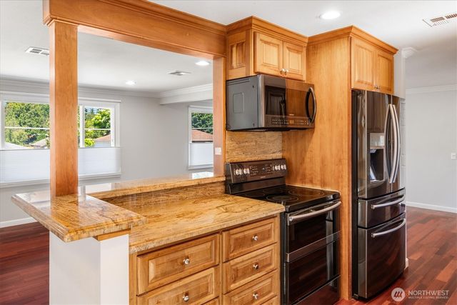 605 S 198th Street, Des Moines, WA 98148