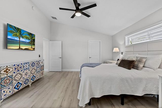 8566 97th Avenue, Vero Beach, FL 32967