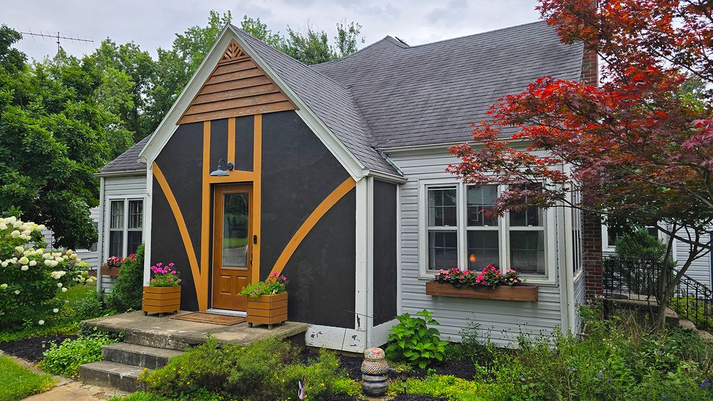 Image 1 of property listing at 725 Magnolia Avenue, Mt Vernon, IL 62864