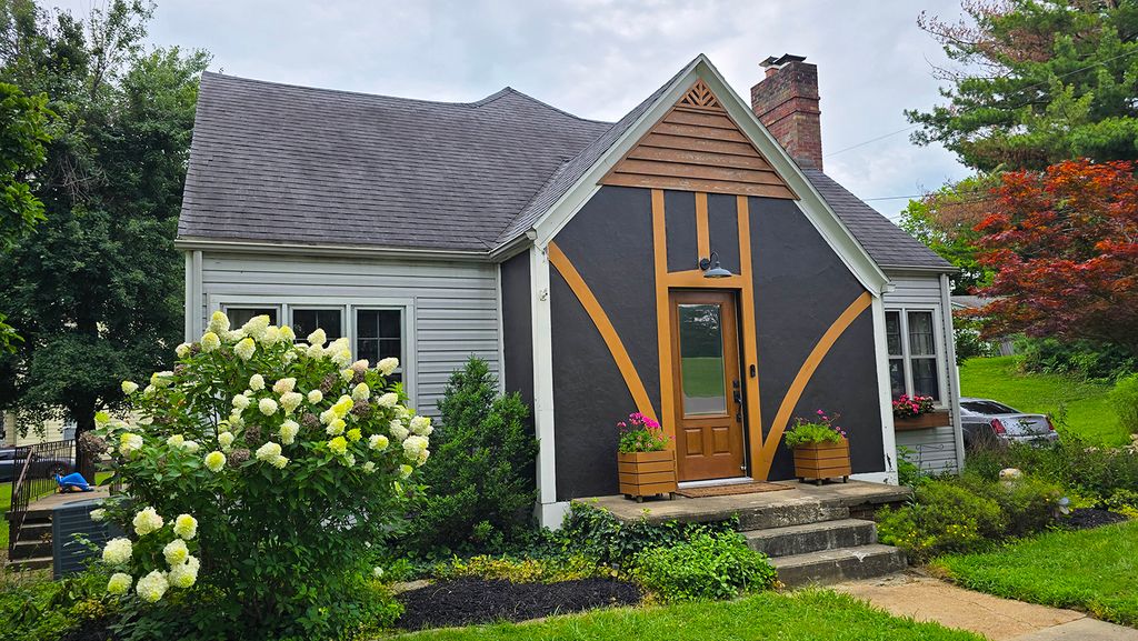 Image 2 of property listing at 725 Magnolia Avenue, Mt Vernon, IL 62864